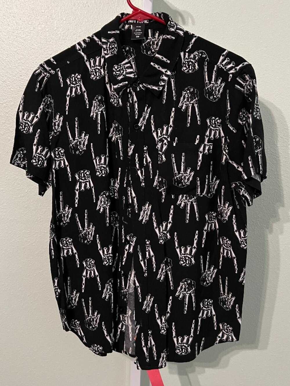 Hot Topic Black & White Skeleton Hand-Signs Short-Sleeve SZ Small - DEADSTOCK